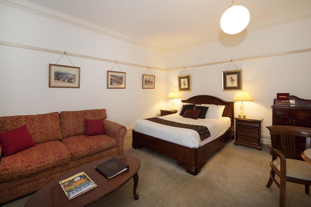 Cobb & Co Court Boutique Hotel Маджи Екстериор снимка
