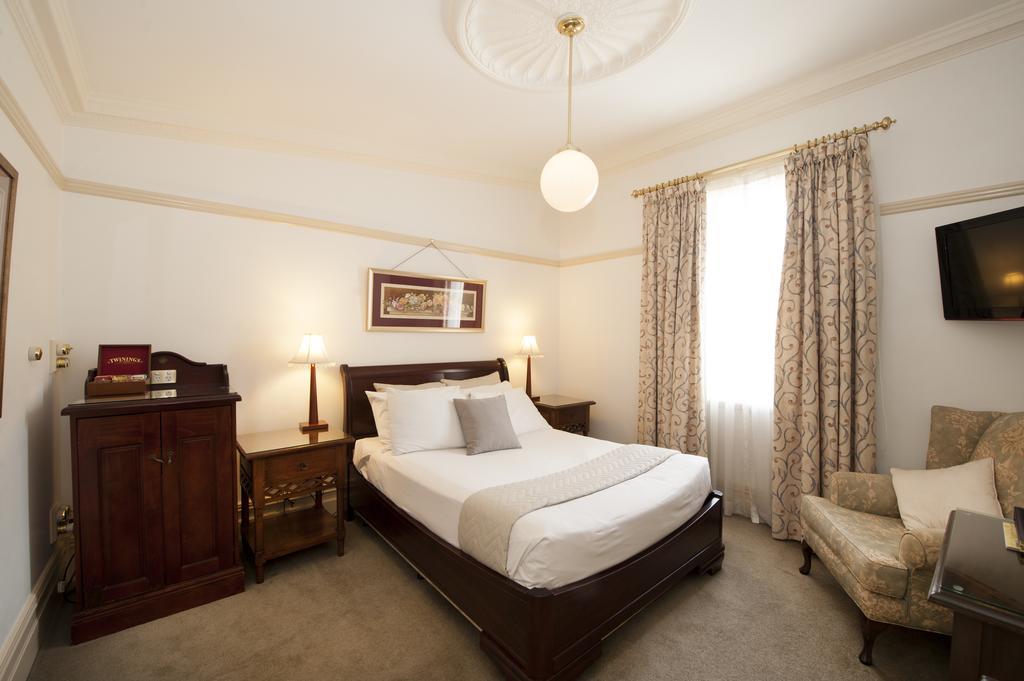 Cobb & Co Court Boutique Hotel Маджи Екстериор снимка