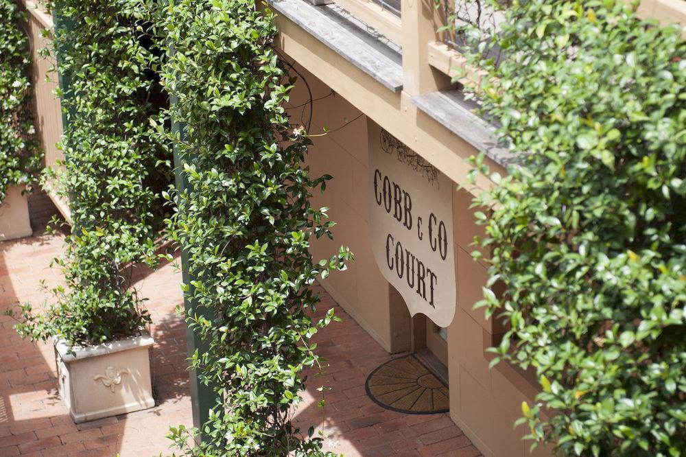 Cobb & Co Court Boutique Hotel Маджи Екстериор снимка