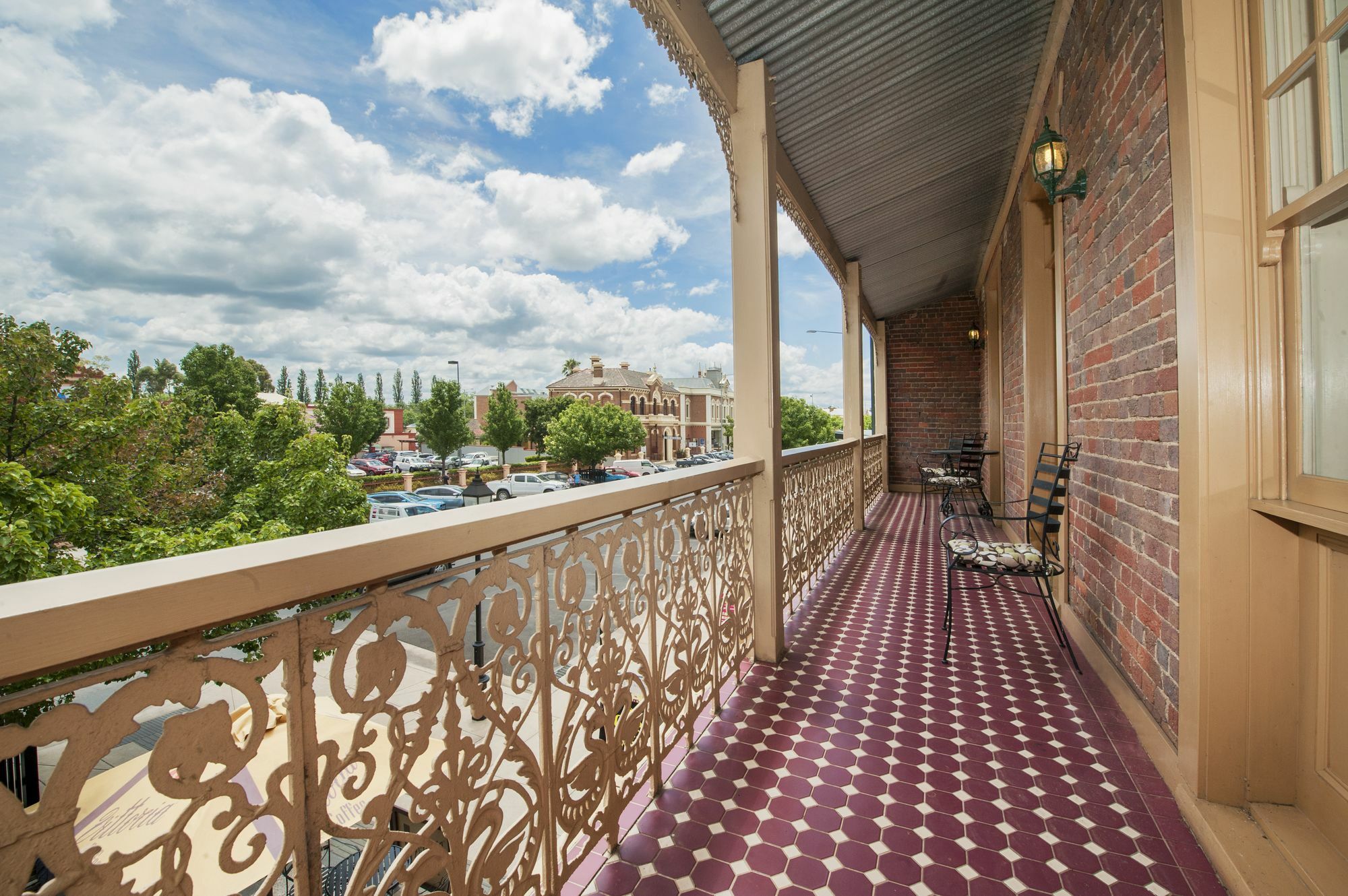 Cobb & Co Court Boutique Hotel Маджи Екстериор снимка